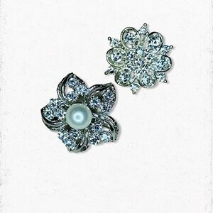 4633u. Silvertone Floral Mini Brooch Set